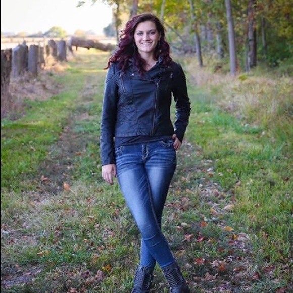 Meet your Posher, Taylor - Picture 4 of 4